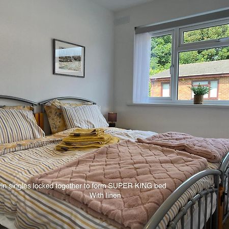 Valley View Self-Catering Coastal Bungalow In Rural West Wight Freshwater Εξωτερικό φωτογραφία