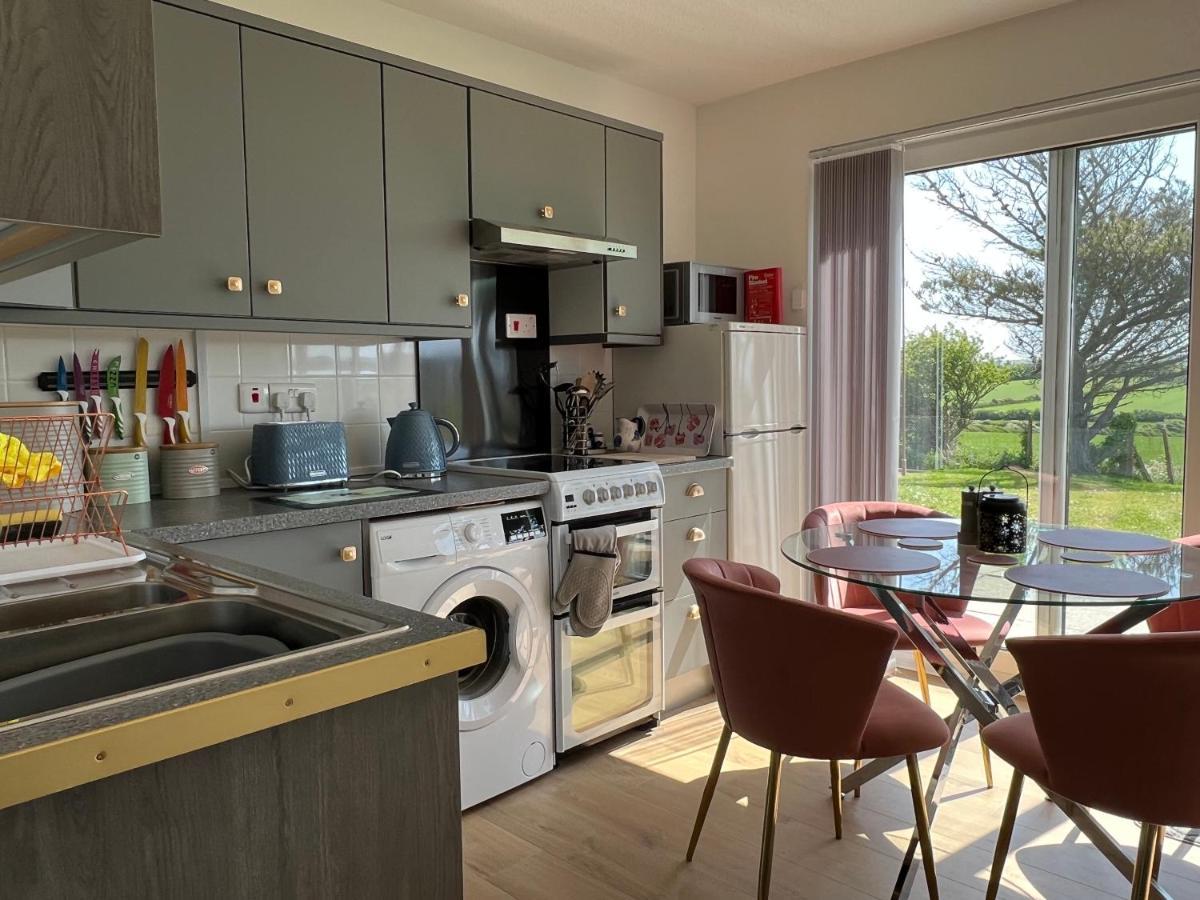 Valley View Self-Catering Coastal Bungalow In Rural West Wight Freshwater Εξωτερικό φωτογραφία
