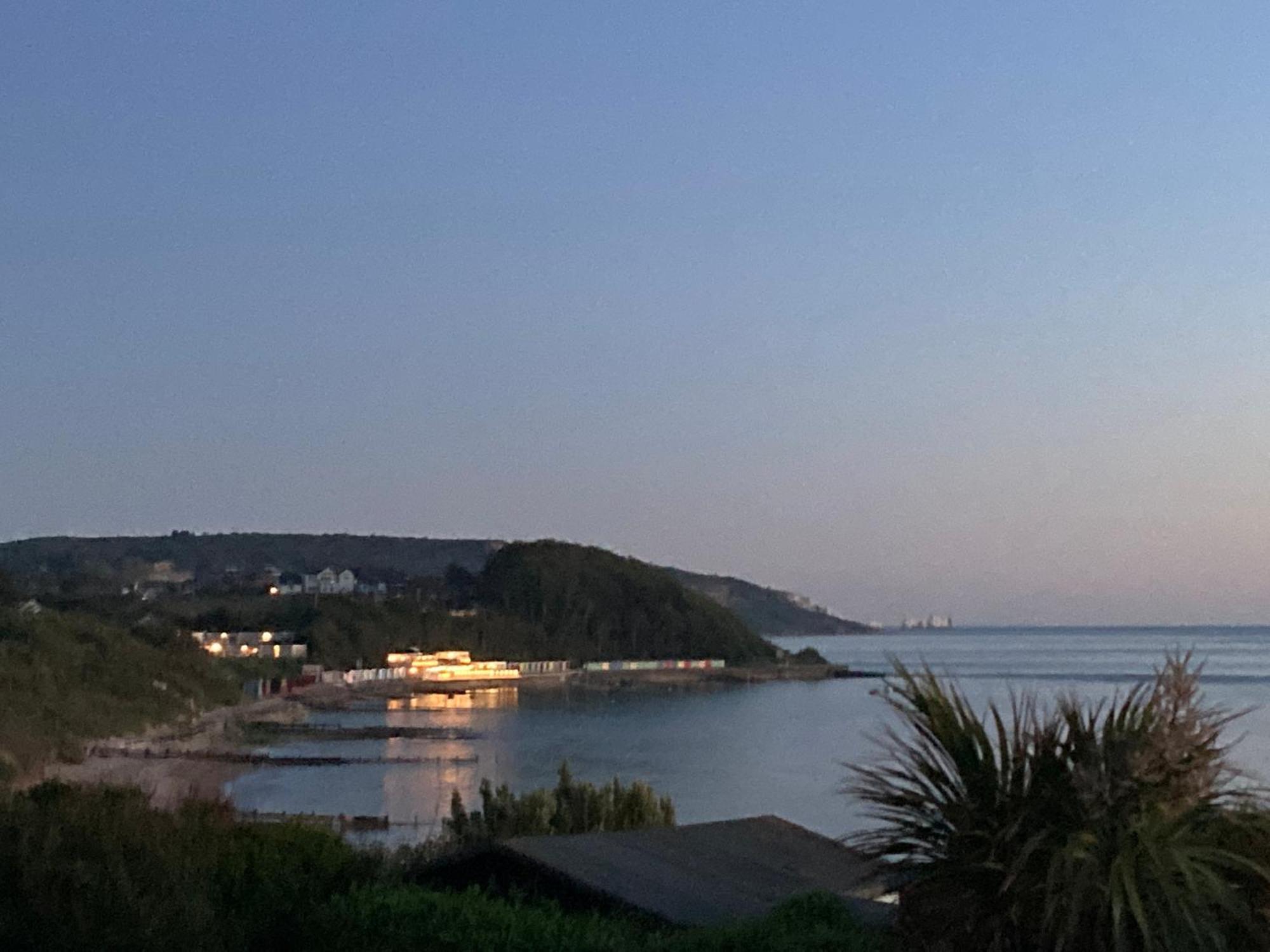Valley View Self-Catering Coastal Bungalow In Rural West Wight Freshwater Εξωτερικό φωτογραφία